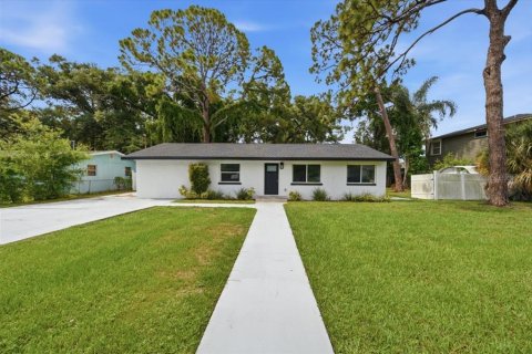 House in Saint Petersburg, Florida 3 bedrooms, 140.84 sq.m. № 2259019 - photo 30
