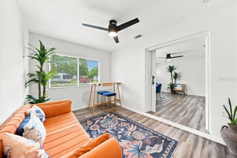 House in Saint Petersburg, Florida 3 bedrooms, 140.84 sq.m. № 2259019 - photo 10