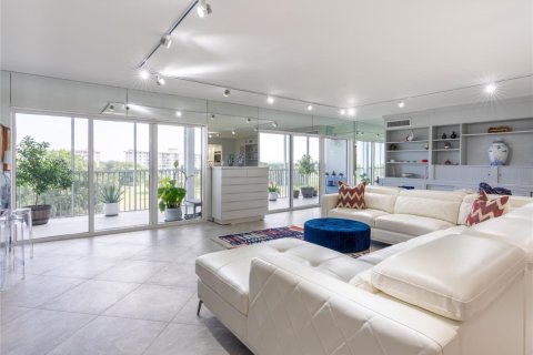 Condominio en venta en Pompano Beach, Florida, 3 dormitorios, 222.97 m2 № 2182561 - foto 9