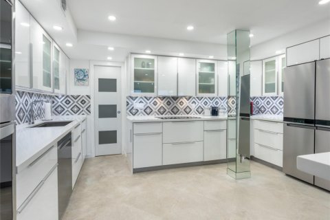Condominio en Pompano Beach, Florida, 3 dormitorios № 2182561