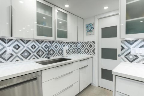 Condominio en venta en Pompano Beach, Florida, 3 dormitorios, 222.97 m2 № 2182561 - foto 12