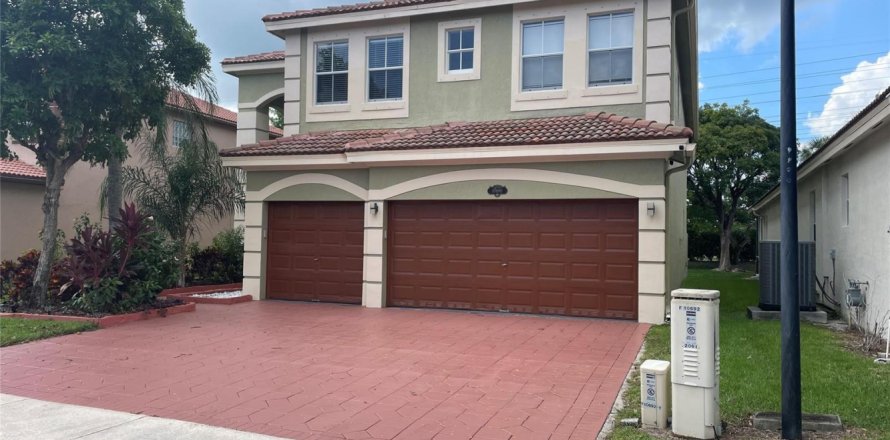 House in Wellington, Florida 5 bedrooms, 284.75 sq.m. № 2185706