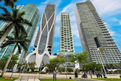 Condo in Miami, Florida, 2 bedrooms  № 1952495 - photo 1