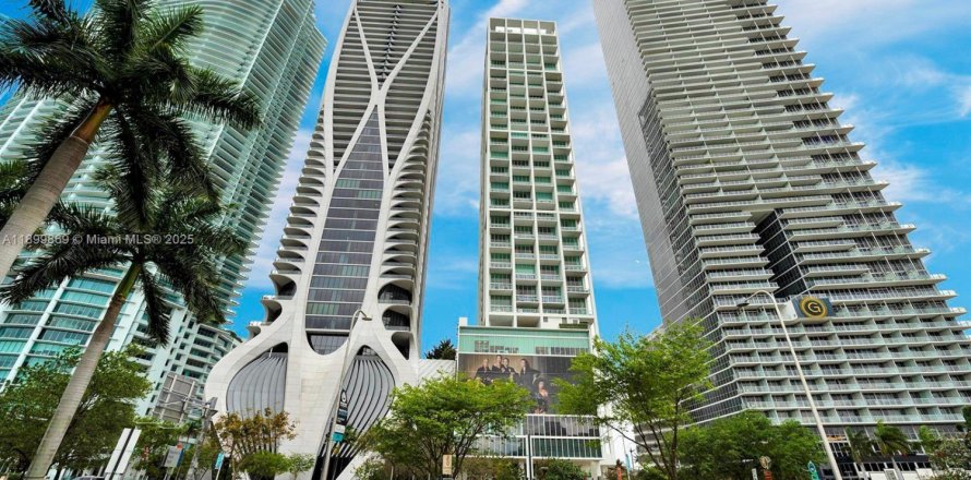 Condo in Miami, Florida, 2 bedrooms  № 1952495