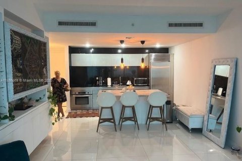 Condo in Miami, Florida, 2 bedrooms  № 1952495 - photo 4