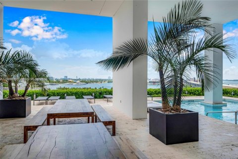 Condo in Miami, Florida, 2 bedrooms  № 1952495 - photo 2