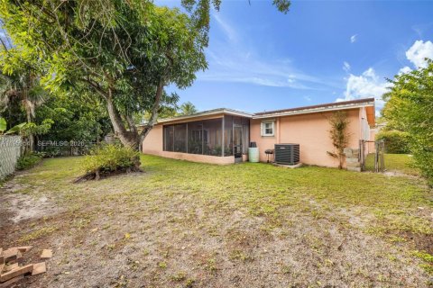 Villa ou maison à vendre à Miramar, Floride: 3 chambres, 140.65 m2 № 2055403 - photo 11