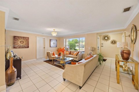 Villa ou maison à vendre à Miramar, Floride: 3 chambres, 140.65 m2 № 2055403 - photo 6