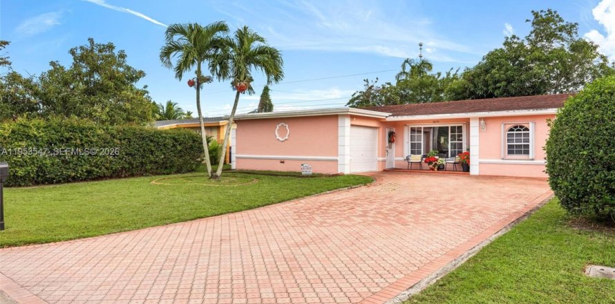 Villa ou maison à Miramar, Floride 3 chambres, 140.65 m2 № 2055403
