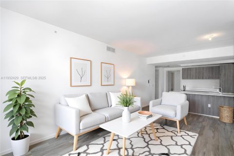 Condo in Miami, Florida, 3 bedrooms  № 1990711 - photo 3