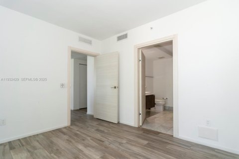 Condo in Miami, Florida, 3 bedrooms  № 1990711 - photo 24
