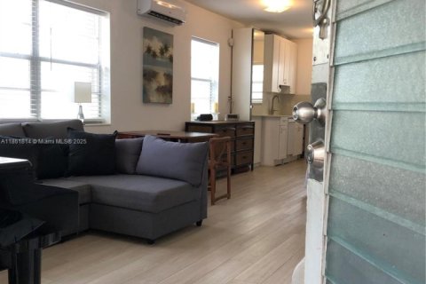 Condominio en venta en Miami Beach, Florida, 37.16 m2 № 1890396 - foto 1