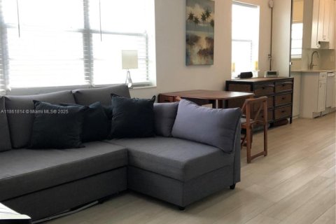 Condominio en venta en Miami Beach, Florida, 37.16 m2 № 1890396 - foto 2