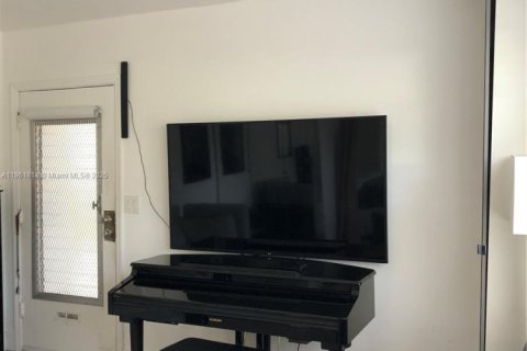 Condominio en venta en Miami Beach, Florida, 37.16 m2 № 1890396 - foto 3