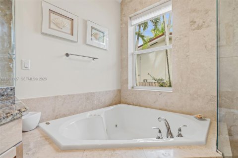 Casa en venta en North Bay Village, Florida, 3 dormitorios, 271.83 m2 № 2032196 - foto 20