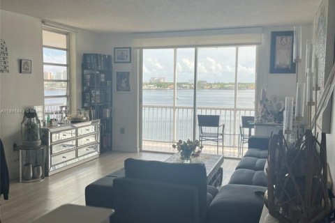 Copropriété à louer à Aventura, Floride: 2 chambres, 100.61 m2 № 1944831 - photo 5