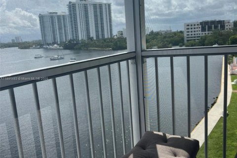 Copropriété à louer à Aventura, Floride: 2 chambres, 100.61 m2 № 1944831 - photo 1