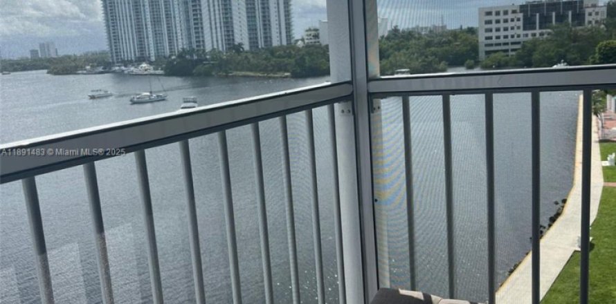 Condo à Aventura, Floride, 2 chambres  № 1944831