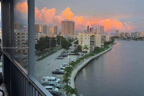 Copropriété à louer à Aventura, Floride: 2 chambres, 100.61 m2 № 1944831 - photo 4