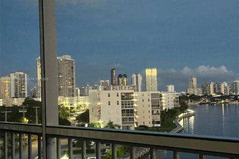 Copropriété à louer à Aventura, Floride: 2 chambres, 100.61 m2 № 1944831 - photo 3