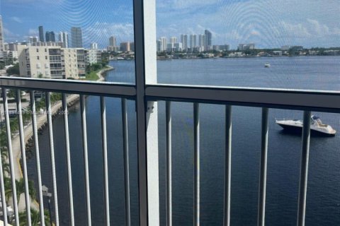Copropriété à louer à Aventura, Floride: 2 chambres, 100.61 m2 № 1944831 - photo 8