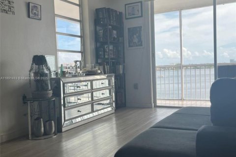 Copropriété à louer à Aventura, Floride: 2 chambres, 100.61 m2 № 1944831 - photo 6