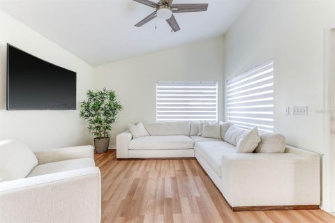 Casa en venta en Orlando, Florida, 3 dormitorios, 155.24 m2 № 2342095 - foto 18
