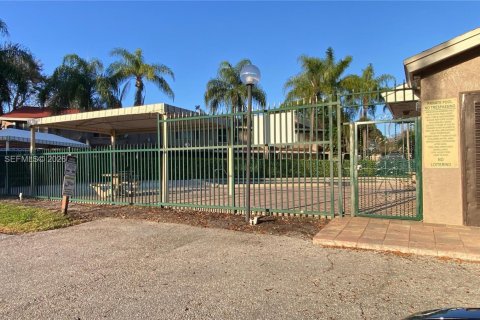 Adosado en alquiler en North Lauderdale, Florida, 2 dormitorios, 114.83 m2 № 1994904 - foto 26