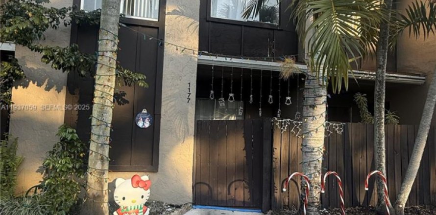 Townhouse in North Lauderdale, Florida 2 bedrooms, 114.83 sq.m. № 1994904