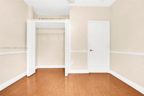 House in Palmetto Bay, Florida 3 bedrooms, 139.82 sq.m. № 2035992 - photo 28