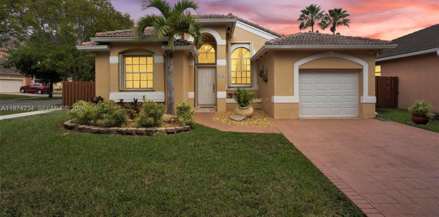 House in Palmetto Bay, Florida 3 bedrooms, 139.82 sq.m. № 2035992