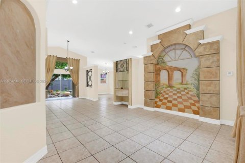 House in Palmetto Bay, Florida 3 bedrooms, 139.82 sq.m. № 2035992 - photo 10