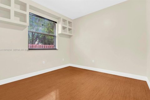 House in Palmetto Bay, Florida 3 bedrooms, 139.82 sq.m. № 2035992 - photo 20