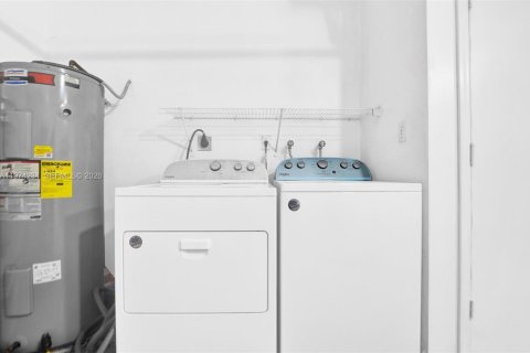 House in Palmetto Bay, Florida 3 bedrooms, 139.82 sq.m. № 2035992 - photo 22