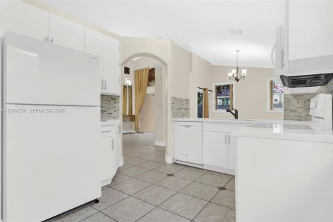 House in Palmetto Bay, Florida 3 bedrooms, 139.82 sq.m. № 2035992 - photo 9