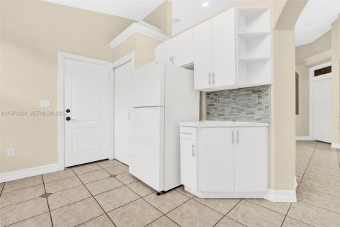 House in Palmetto Bay, Florida 3 bedrooms, 139.82 sq.m. № 2035992 - photo 15