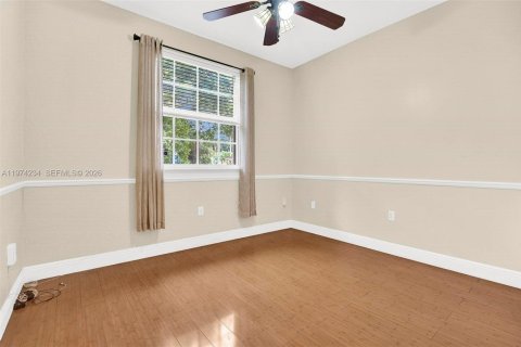 House in Palmetto Bay, Florida 3 bedrooms, 139.82 sq.m. № 2035992 - photo 24