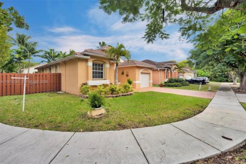 House in Palmetto Bay, Florida 3 bedrooms, 139.82 sq.m. № 2035992 - photo 7