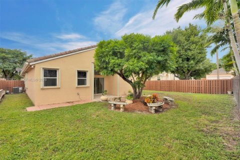 House in Palmetto Bay, Florida 3 bedrooms, 139.82 sq.m. № 2035992 - photo 25