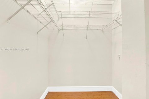 House in Palmetto Bay, Florida 3 bedrooms, 139.82 sq.m. № 2035992 - photo 16