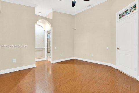 House in Palmetto Bay, Florida 3 bedrooms, 139.82 sq.m. № 2035992 - photo 8