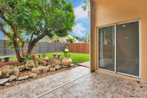 House in Palmetto Bay, Florida 3 bedrooms, 139.82 sq.m. № 2035992 - photo 27