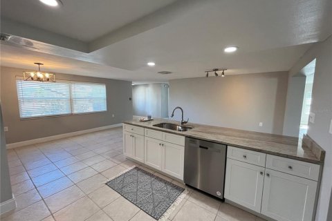 House in Hudson, Florida 2 bedrooms, 180.97 sq.m. № 1723083 - photo 9