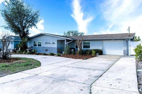 House in Hudson, Florida 2 bedrooms, 180.97 sq.m. № 1723083 - photo 5