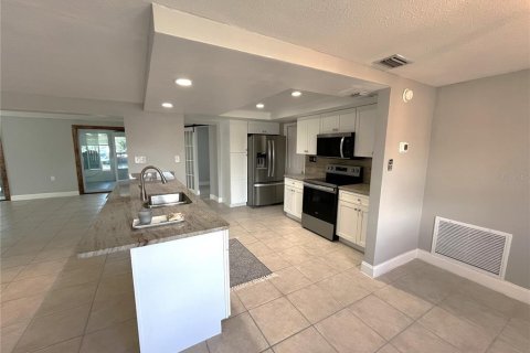 House in Hudson, Florida 2 bedrooms, 180.97 sq.m. № 1723083 - photo 8