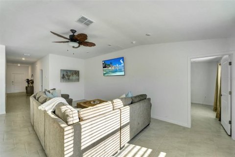 Villa ou maison à vendre à Port Charlotte, Floride: 4 chambres, 180.32 m2 № 2272873 - photo 8