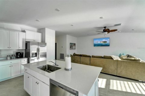 Villa ou maison à vendre à Port Charlotte, Floride: 4 chambres, 180.32 m2 № 2272873 - photo 12