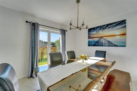 Villa ou maison à vendre à Port Charlotte, Floride: 4 chambres, 180.32 m2 № 2272873 - photo 18