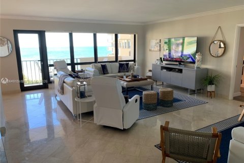 Condo in Lauderdale-by-the-Sea, Florida, 3 bedrooms  № 2068695 - photo 7