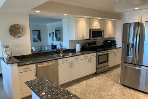 Condo in Lauderdale-by-the-Sea, Florida, 3 bedrooms  № 2068695 - photo 4